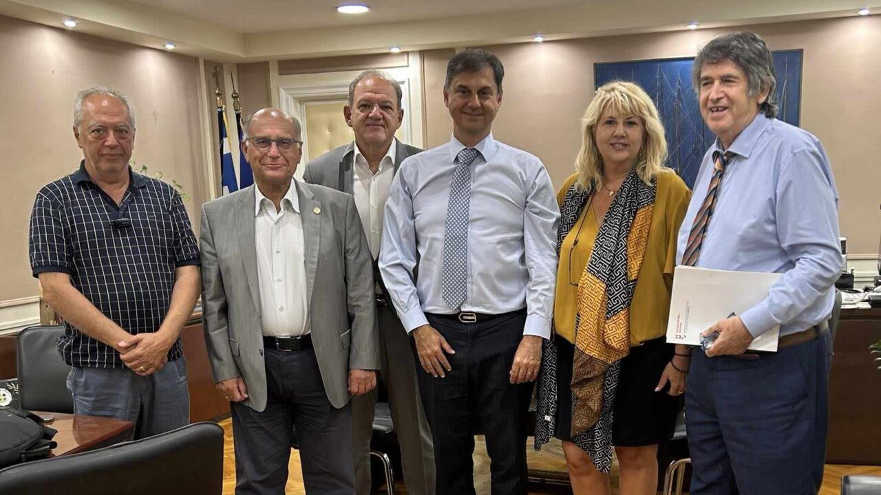 Εποικοδομητική συνάντηση με τον Χάρη Θεοχάρη